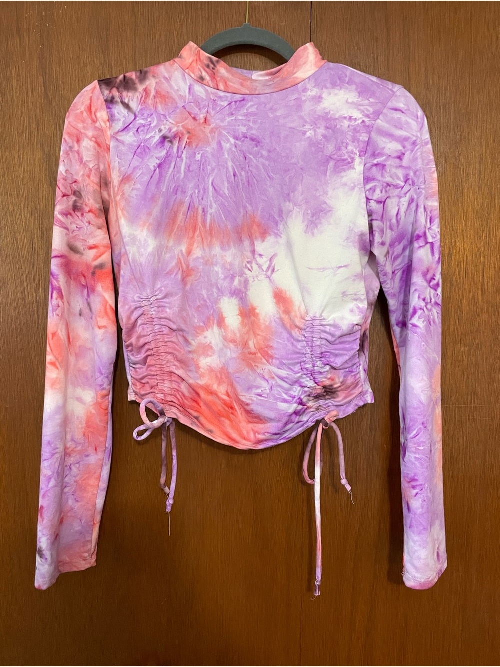 Tie-Dye Ruched Long-Sleeve Mock Neck Crop Top - Purple & Pink